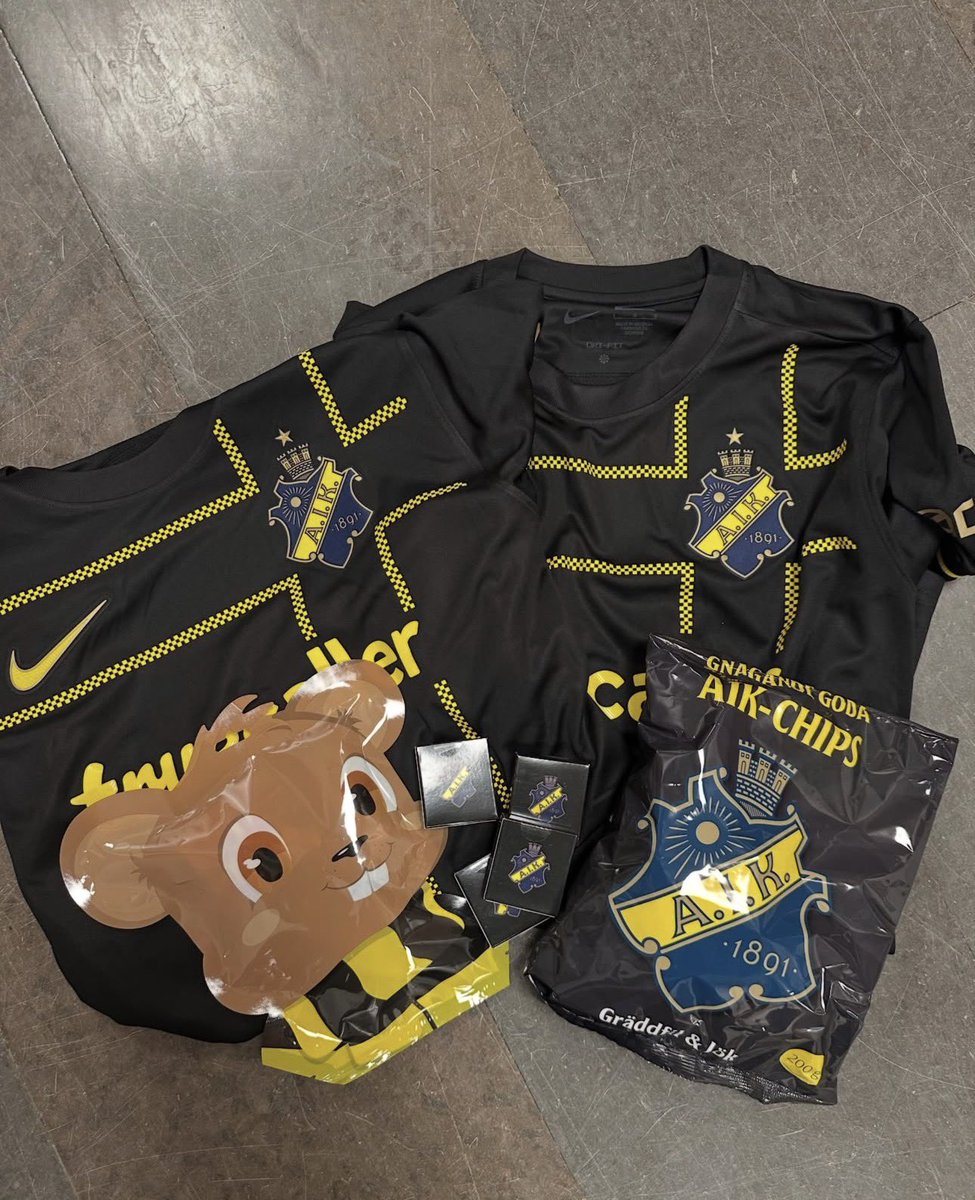 Adam Becker tweet media