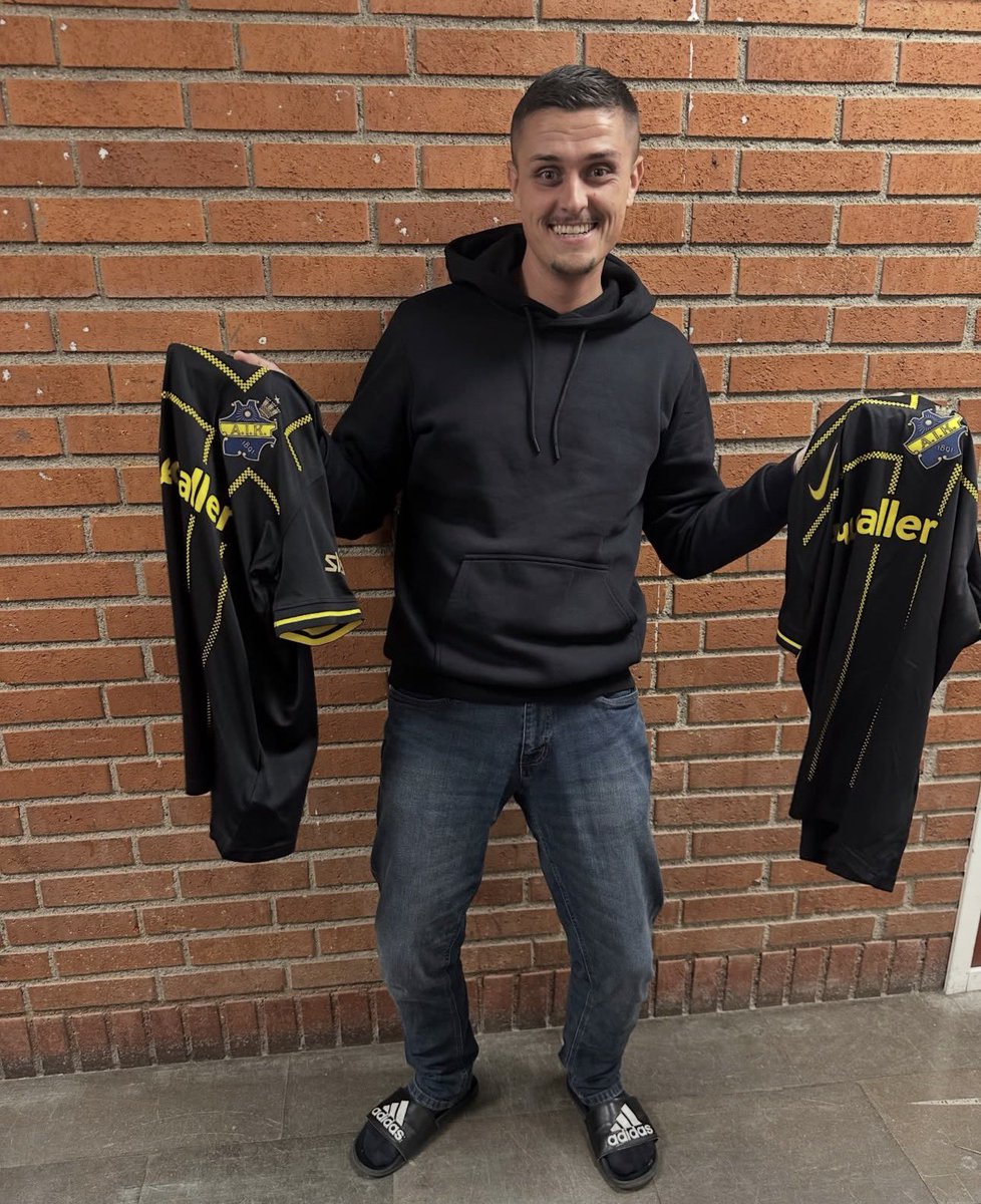 Adam Becker tweet media