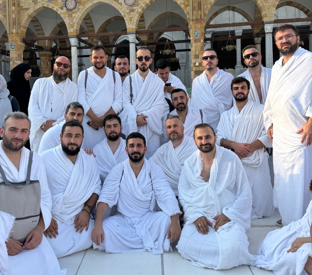 📍Harem-i Şerif
Kâbe’nin gölgesinde, birliğimizin ve kardeşliğimizin en güçlü anlarından birini yaşadık.
Genel Başkanımız @ibrahimbesincitr ’nin öncülüğünde,aynı saf da aynı duaya ‘Âmin’ demenin kardeşliğini hissettik. Türkiye Gençlik Vakfının Kurulduğu yerde ahdimizi yeniledik.