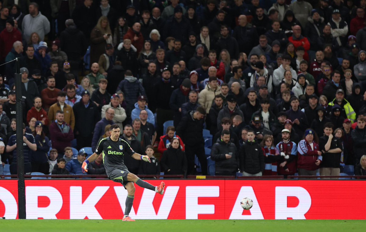 Emi Martínez tweet media