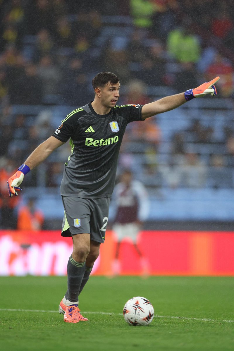 Emi Martínez tweet media