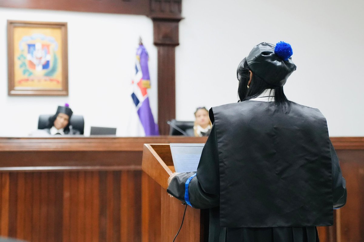 Elizabethdpr's tweet photo. Notificación de una sent. de 10,841 pág. vía USB, caso J. Alexis Medina+, un hito para la justicia dominicana. Todas las partes aceptaron esta modalidad. El Ministerio Público, pionero en la notificación digital de evidencias, sigue trazando pautas para una justicia + eficiente. https://t.co/IoJvfzAD50