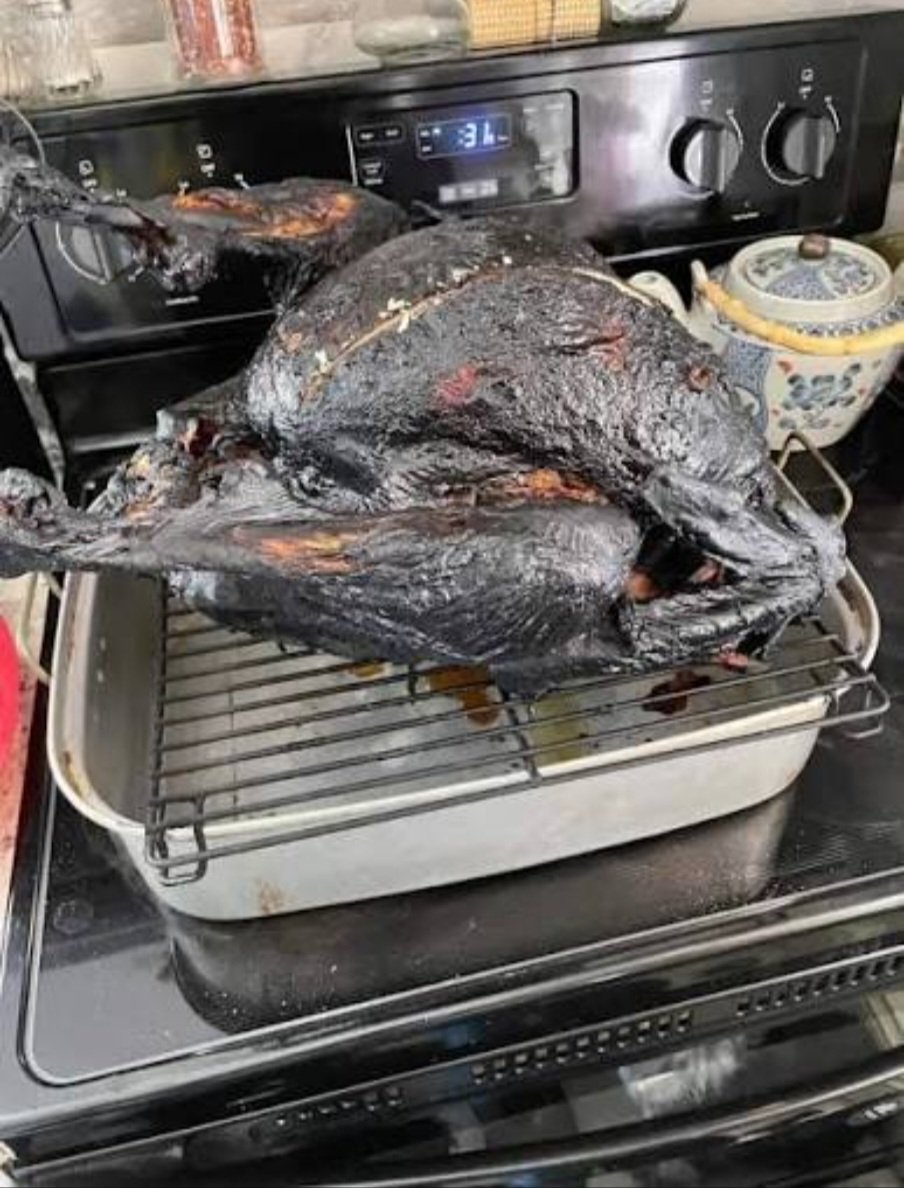 RaspberryWeiner's tweet image. Just finished the turkey 🦃
Anyone want some? 😋
#Thanksgiving