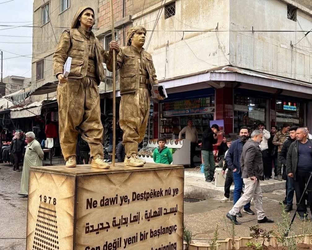 namemllme's tweet image. "ليست النهاية، إنها بداية جديدة" 

هذه العبارة تنسب لمير جعفر الداسني الايزيدي قبل سقوط إمارته على أيادي العباسيين. 

شجابكم عليه؟