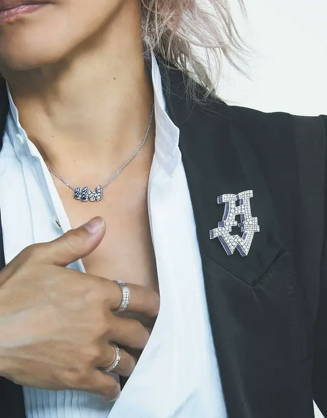 vaHorvth10's tweet photo. ⛓️💎⛓️
💎⛓️💎
"God created me to carve jewelry from my chains…"
⛓️💎⛓️
💎⛓️💎
@HydeOfficial_
#HYDE 🤍
#HYDEINSIDE 💓
#Safarimagazine https://t.co/X7mVFhuicC