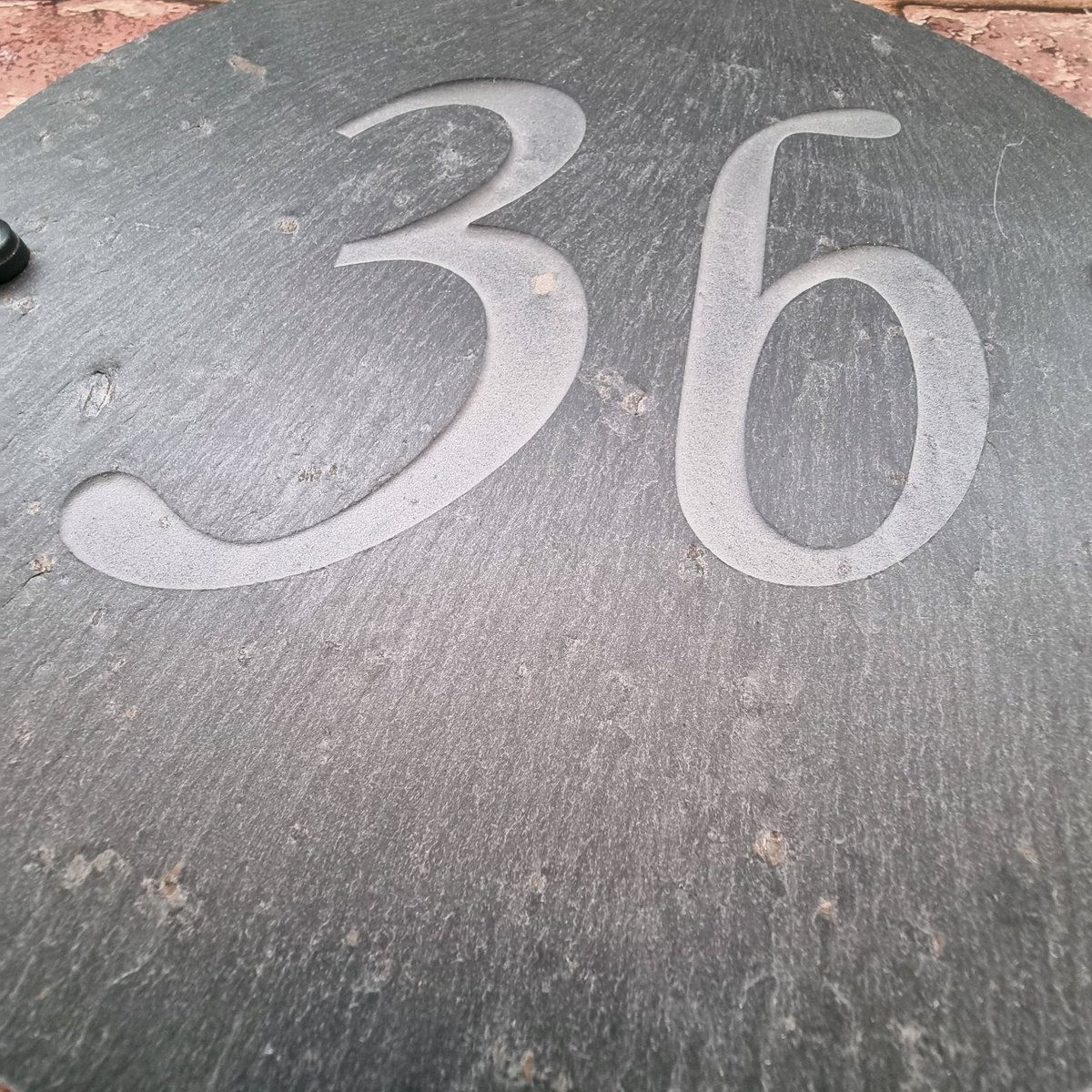 LeadDIYshop's tweet image. Add charm to any home with this stunning natural slate house sign, now adorning a property in Derbyshire! 🏠🎨 #RusticDecor #PersonalizedStyle #SlateSigns

More unique gifts available on our website 
🌐Website shop and socials🌐
🔗🔗🔗
linktr.ee/LeadDIYshop