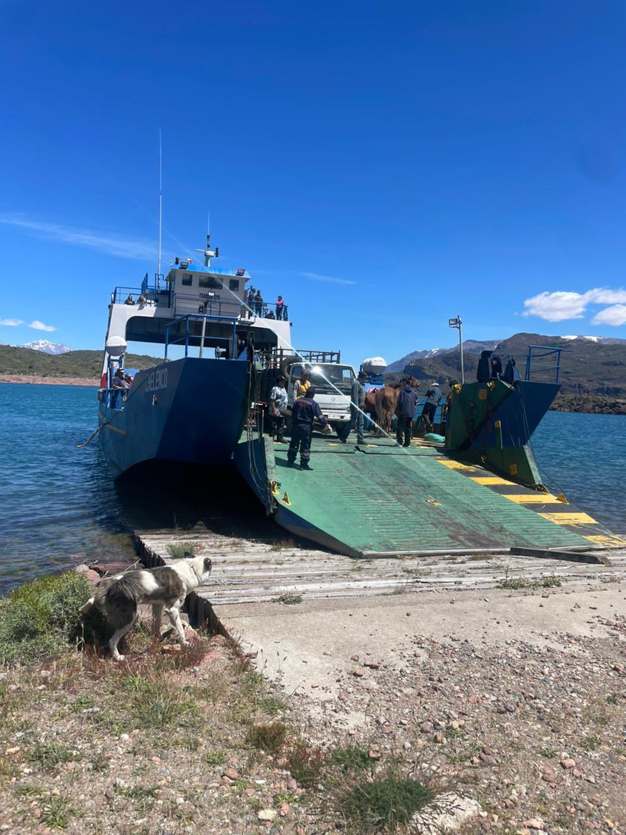 Como una postal 🖼️ del Sur de Chile, inspectores(as) de <a href="/Fisca_MTT/">Division de Fiscalización de Transportes</a> realizan fiscalización a servicios subsidiados por <a href="/DTPRegional/">División de Transporte Público Regional</a> marítimos⛴️🚤🛥️ en las regiones de Aysén y Los Lagos. Verificando documentación y condiciones de seguridad.##FiscalizarEsProteger en todo 🇨🇱.