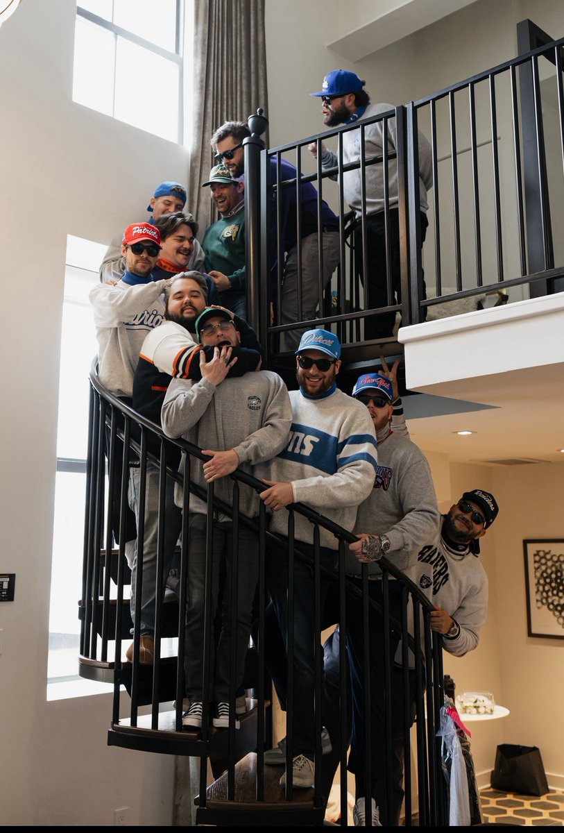 GratefulKeg's tweet photo. Family is important on Thanksgiving. 

But don’t forget to check in on your boys. https://t.co/1RJ81hLA1R