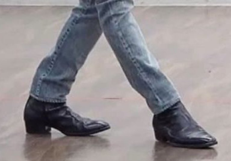 y2koobi's tweet image. shoes so iconic you dont even need to see his face