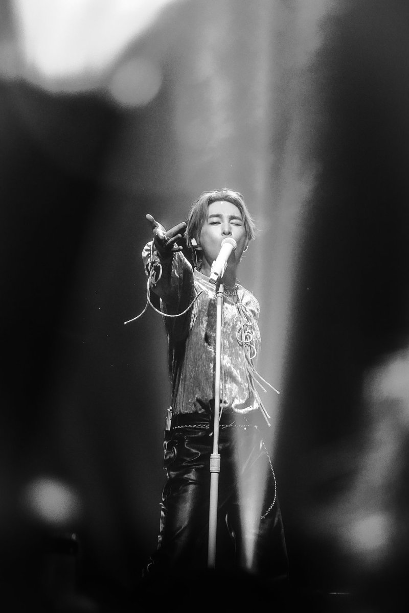 MEL0_pics's tweet image. 25112025

photo by @MEL0_pics
artist @ONEW_GRIFFIN

#온유 #ONEW #ONEW_THE_LIVE_PERCENT #ONEW_EUROPE #ONEW_THE_LIVE_PERCENT_WARSAW