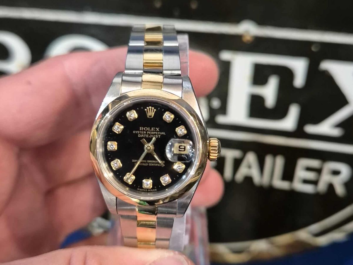 chase-hattan.com/shop/rolex/lad…

#LuxuryWatch
#LuxuryWatches
#Rolex
#OmegaWatches
#TagHeuer
#VintageWatch
#WatchCollector
#SwissWatches
#WatchAddict
#WatchOfTheDay
#Horology
#WristWatchCheck
#VintageWatches
#LuxuryLifestyle
#WatchPhotography