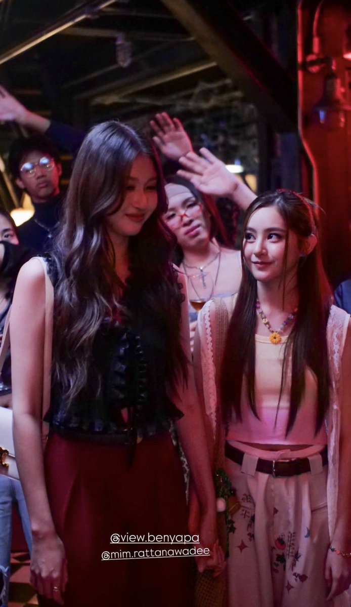 mimplynira's tweet image. “i promise to not let go of your hand when i feel their eyes on us.”

MINPRAEW COZY LOVE 
#GirlRulesSeriesQ13 #ViewMim #วิวมิ้ม