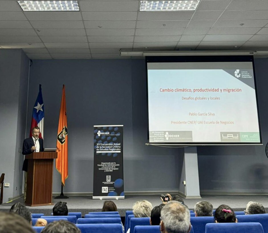 Socher_Chile's tweet image. 🌱 Ahora en #ENCUENTROSOCHER2025 el Profesor Pablo García Silva con su presentación “Cambio climático, productividad y migración: Desafíos globales y locales”.