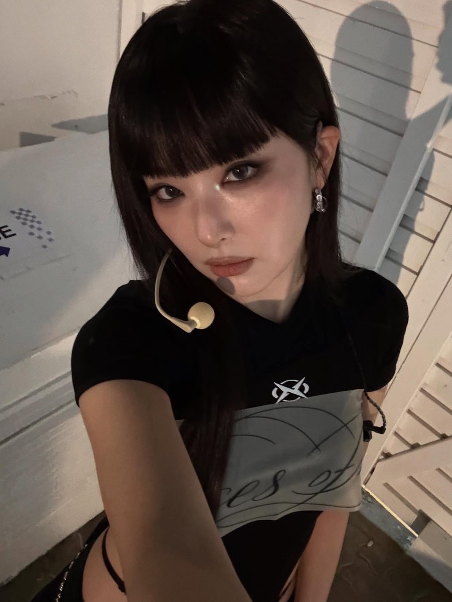 planetuary's tweet photo. your friendly neighborhood alien reporting a proof of existence - ! ⭐️ https://t.co/aLPqXslGmO