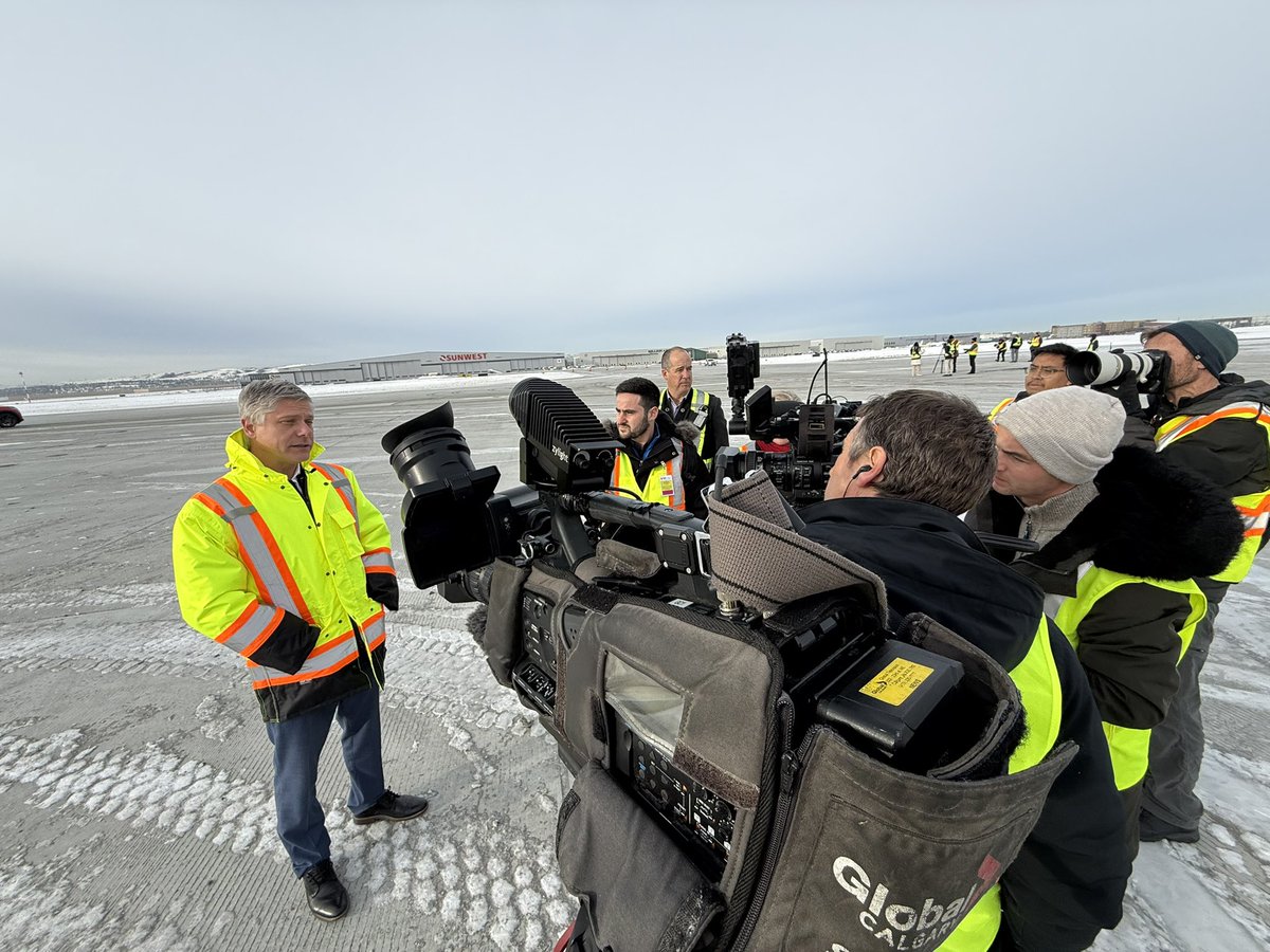 MKingGlobal's tweet image. Any day I get to go airside is a good day!

@FlyYYC officially reopens the west runway after a complete overhaul. First flights land tomorrow with full operations on Tuesday.

#yyc #avgeek