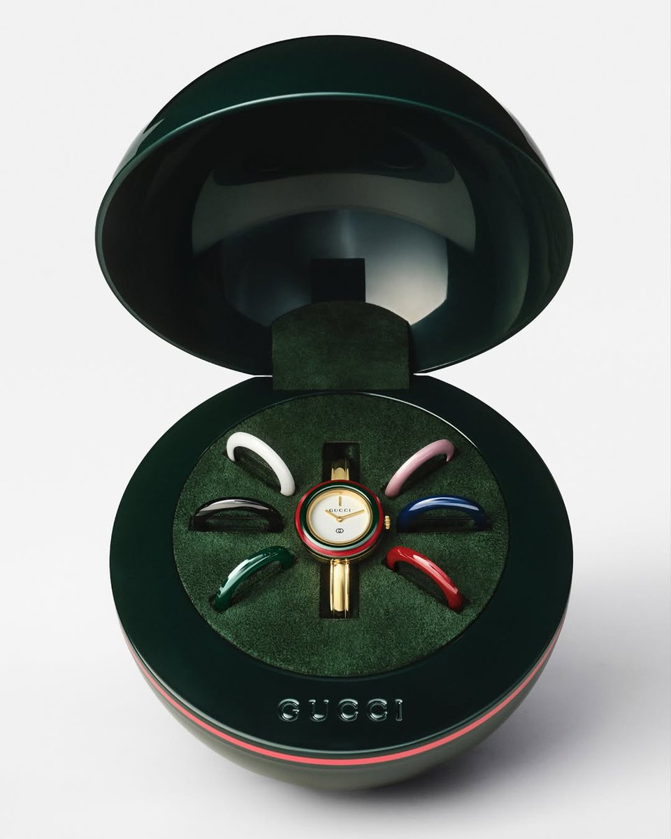 ComplexStyle's tweet image. Gucci just revived its Play Watch, which was a popular timepiece during the ‘80s

The watch features 7 interchangeable ceramic bezels, and retails for $4,700