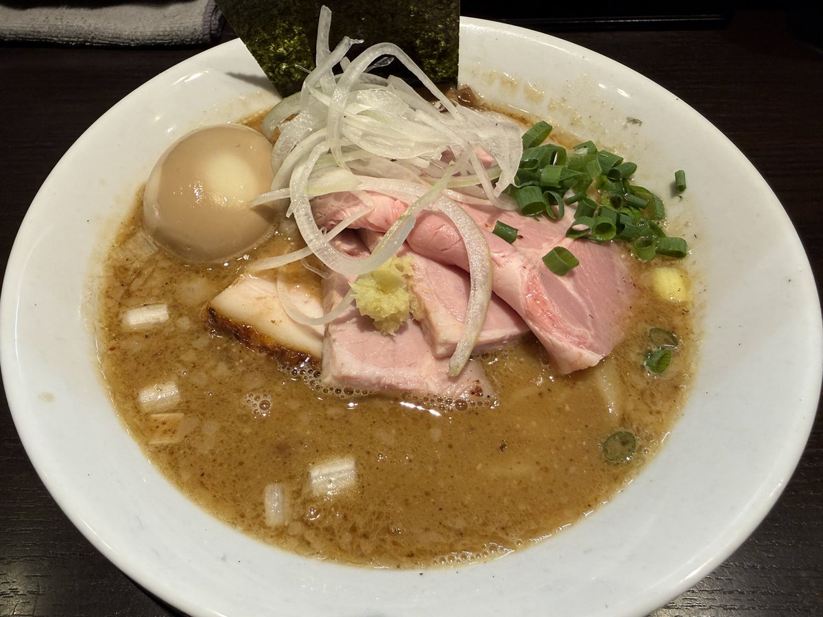 caramelbox9's tweet photo. ’25.11.9(日)#麺処夏海@#赤羽

11月の備忘①(夏海シリーズ)

限定
鶏豚魚介出汁　味噌中華蕎麦(特製)

熱々味噌ラーメンが合う季節に🎶

#らーめん https://t.co/92cF9eyZEV
