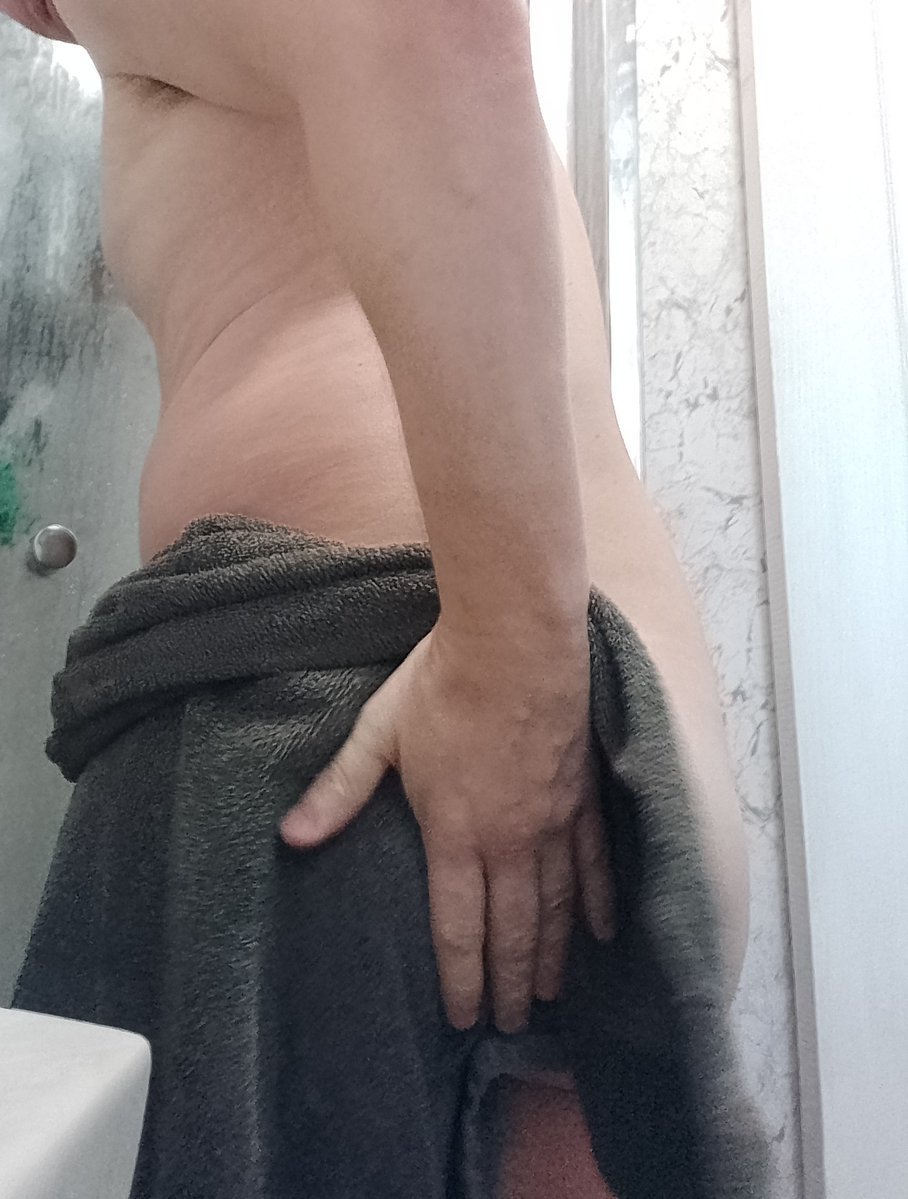 Who doesn't love a good rub down after a hot shower! #Daddy #dadbod #dilf