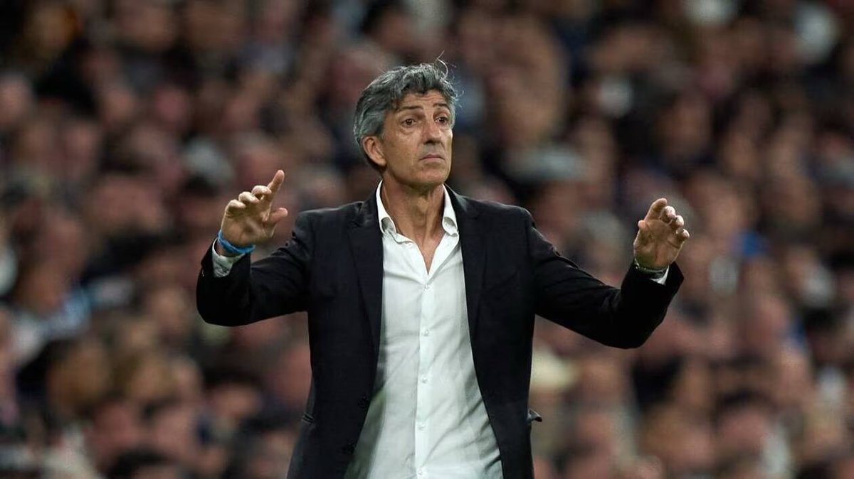 "مدرب مشروع".
قبل ان تتعاقد مع أي مدرب لابد وان يكون لديك هدف واضح وصريح من الاستفادة القصوى من المدرب ولكن لا يعني ذلك عدم توفير الأدوات المناسبة لكي "ينجح"!  #الشباب