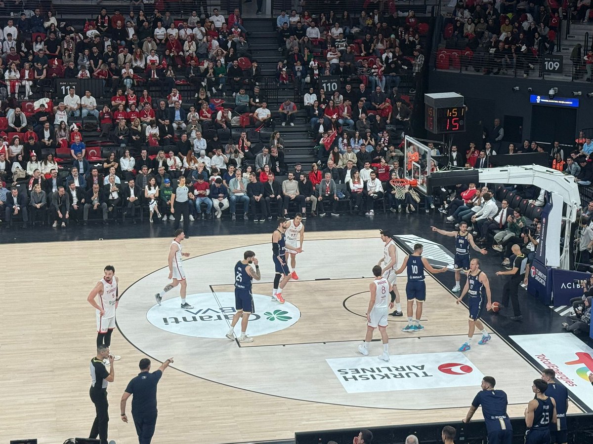 📍Basketbol Gelişim Merkezi

A Milli Basketbol Takımımızın 2027 FIBA Dünya Kupası Elemeleri mücadelesinde Beyoğlu Gençlik Kolları olarak tribündeydik!
Ay-Yıldızlılarımızın galibiyet sevincine ortak olduk. Kazanan milli takımımızı gönülden tebrik ediyoruz!