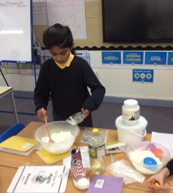 LancotSchool's tweet image. Yr4 had an amazing masterclass from Mrs Parry today as part of their Science lesson on states of matter! A fantastic warm-up for next week’s WOW Workshop - excitement is definitely building! 🔬✨ #ScienceInAction #Year4 #STEM
