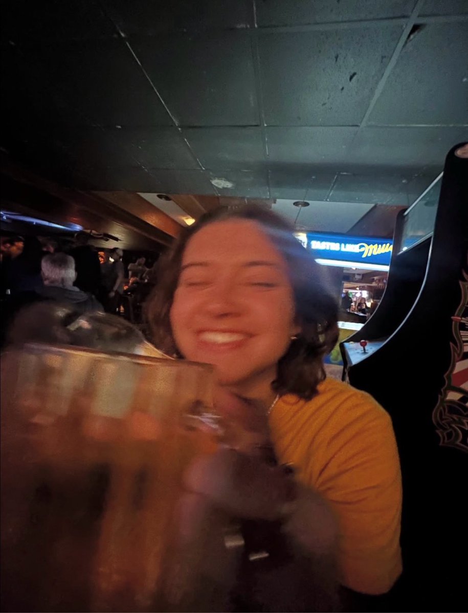 THIRSTY THURSDAYS AT THE OASIS 🌴
Wing night 🍗
Karaoke 🎤 
$2.50 rum 🍹 
$13.49 pitchers 🍺 
#halifax #wingnight #karaoke #downtownhalifax #thirstythursday