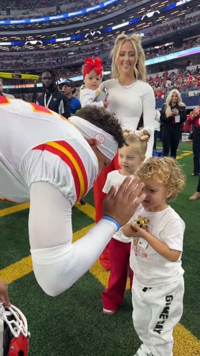 Thanksgiving with the Mahomes family ❤️

KCvsDAL -- 4:30pm ET on CBS/Paramount+
Also streaming on @NFLPlus 
