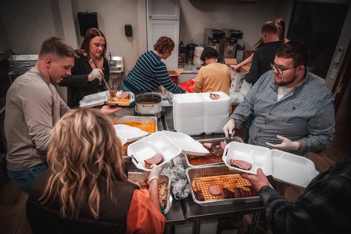TobyForSD's tweet image. My favorite Thanksgiving tradition is our Doeden Investment Group Turkey Dinner giveaway. This year we proudly served and delivered more than 400 hot meals to friends, families, and those in need. I love our team and their willingness to chip in and give back to others. This…