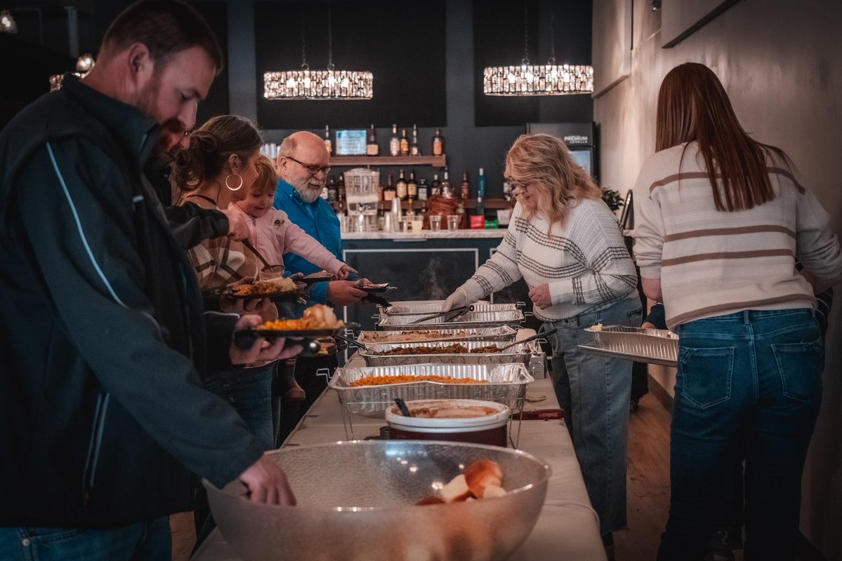 TobyForSD's tweet image. My favorite Thanksgiving tradition is our Doeden Investment Group Turkey Dinner giveaway. This year we proudly served and delivered more than 400 hot meals to friends, families, and those in need. I love our team and their willingness to chip in and give back to others. This…