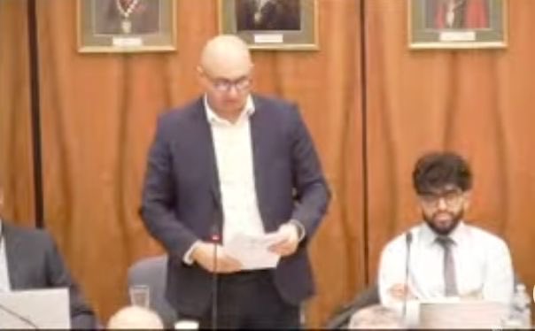 MrSamAkhtar's tweet photo. Burglaries in Thames Ward &amp; Sonning were up this summer with worrying late-night activity 😟

Today I asked the PCC &amp; Chief Constable what’s being done and whether we’ll see increased targeted night patrols 🚓🌙

Residents deserve to feel safe. I’ll keep pushing for action 👮 👮‍♀️ https://t.co/fvUHRSdMTY