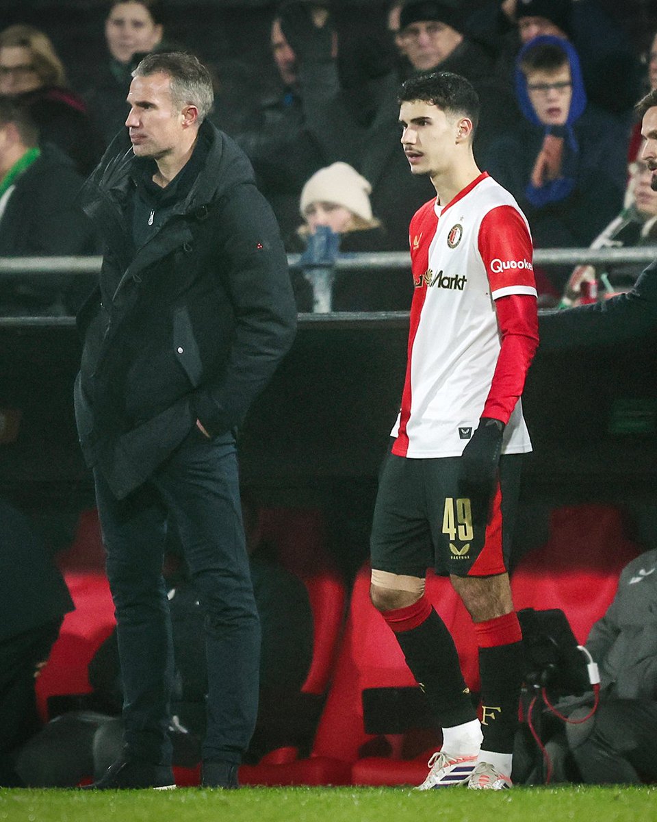 Football__Tweet's tweet image. Feyenoord manager Robin van Persie subbed on his 19-year-old son, Shaqueel, for his debut for the club tonight. ❤️