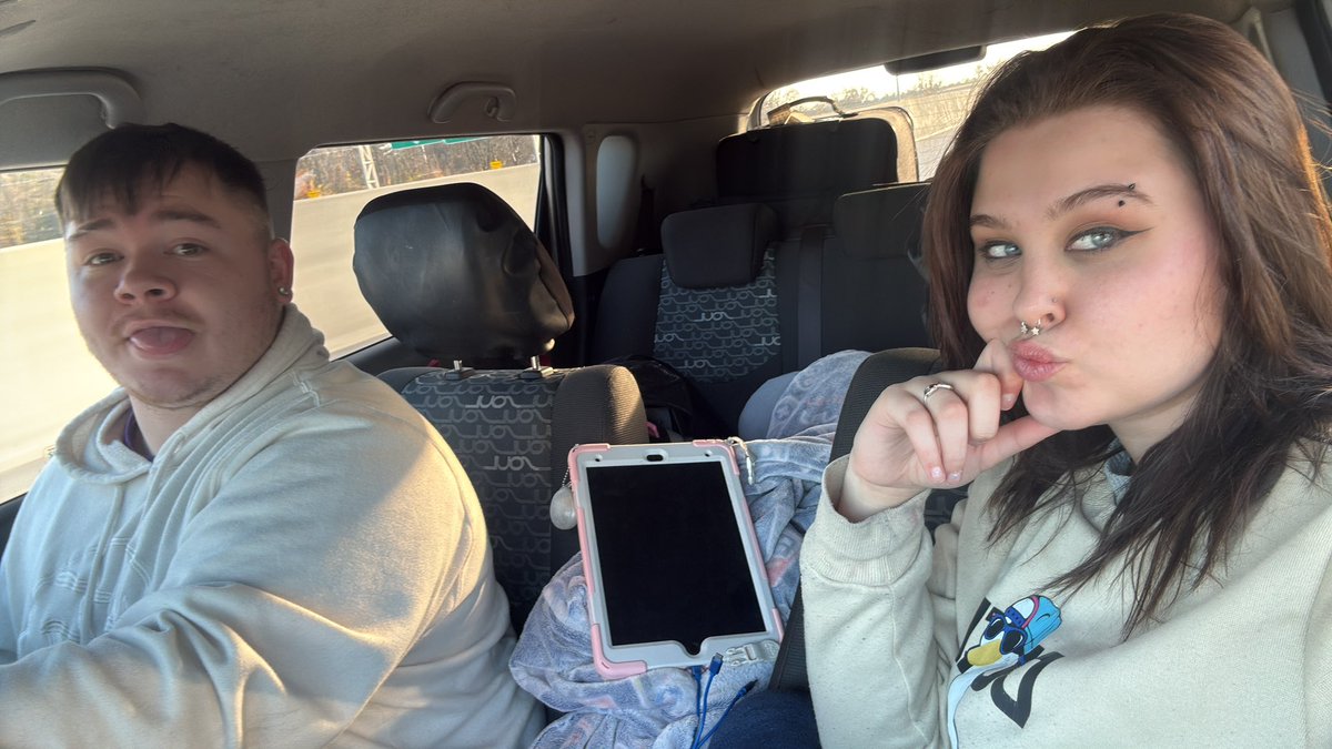 LIVE NOW FOR A WORK ROAD TRIP! DRIVE WITH US 😝 Happy thanksgiving kick.com/sourtixs