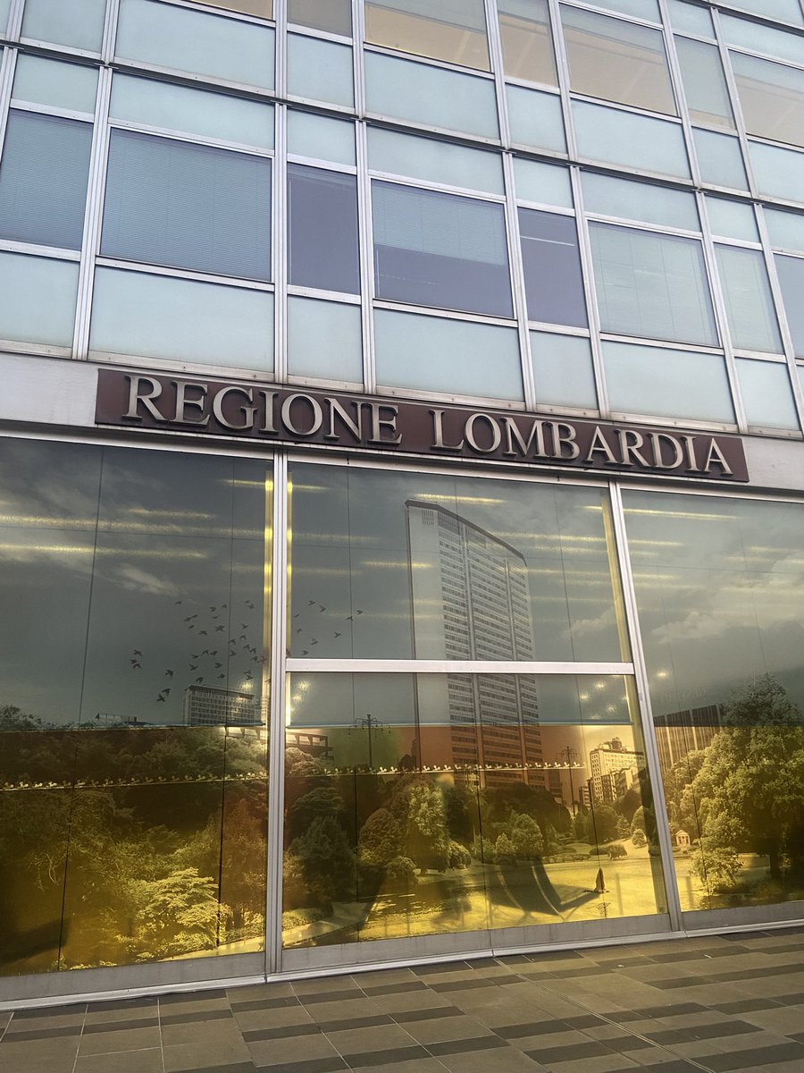 davidfavara1's tweet photo. Oggi in Regione Lombardia per un interessante convegno, ringrazio l’amico Luca Marelli per l’invito.
Tra gli altri Marco Mancini già responsabile del controspionaggio italiano, Umberto Saccone già Dirigente del Sismi. https://t.co/PPmGPSj3Cm