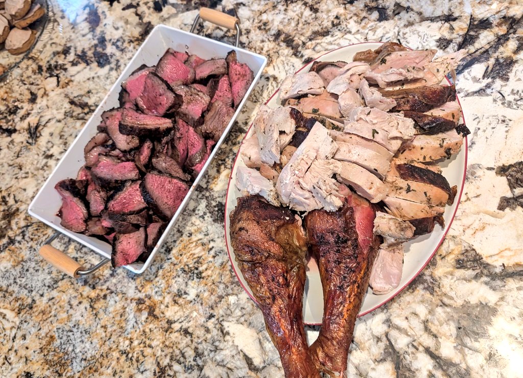 FenixAmmunition's tweet image. The spread.

Turf and turf.