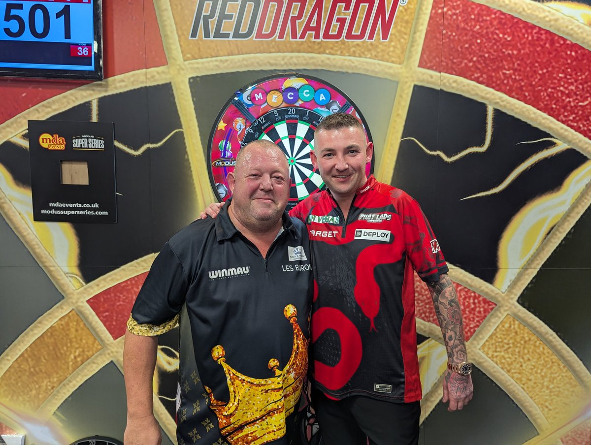 ModusDarts180's tweet image. 👑Mervyn King is a 3-2 winner against Nathan Aspinall in Bolton.