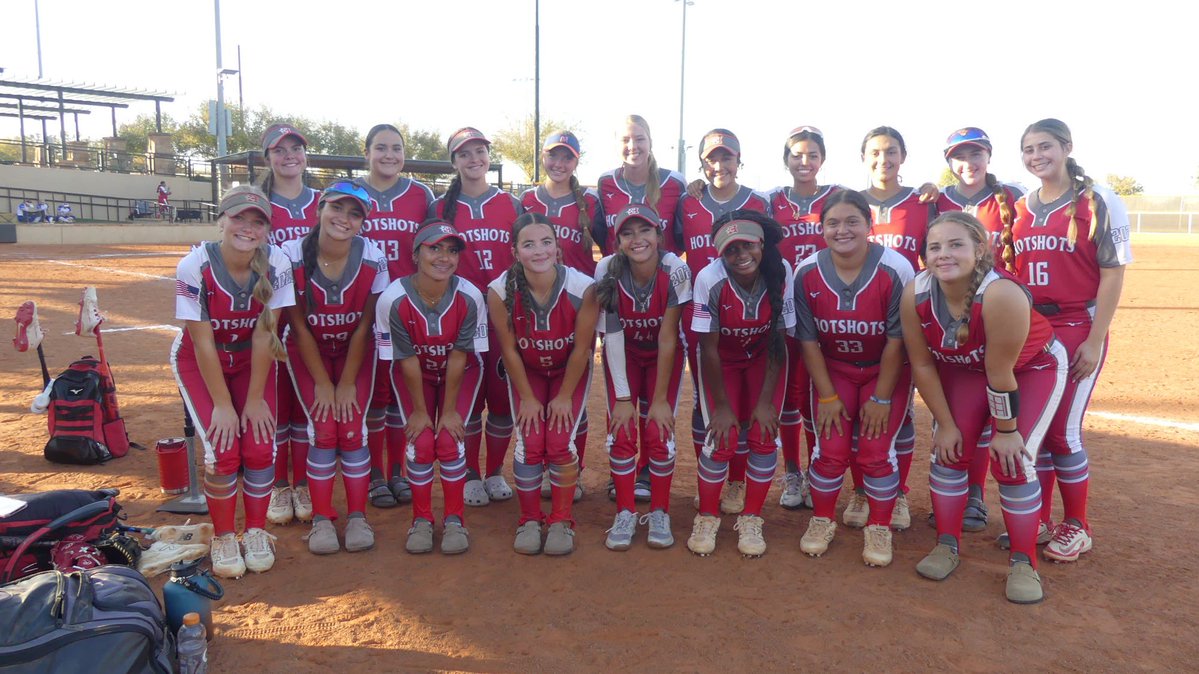 So grateful for this team and everything this organization has brought me! Happy Thanksgiving! #banbang <a href="/hotshotsnation/">Hotshots Fastpitch</a>