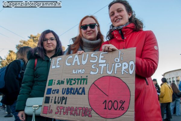 Il voltafaccia al Senato sulla legge sulla violenza sessuale, capeggiato da Salvini, era stato anticipato dalle uscite vergognose dei ministri Nordio e Roccella.

strisciarossa.it/violenza-sessu…