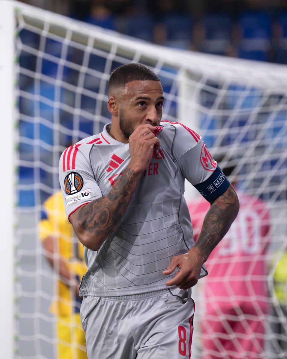 OL's tweet image. Premier triplé en carrière ✨
500e but de l&apos;OL en Coupe d&apos;Europe, inscrit en tant que capitaine 🦁

Quelle soirée pour Coco Tolisso ! 😍

#MTAOL