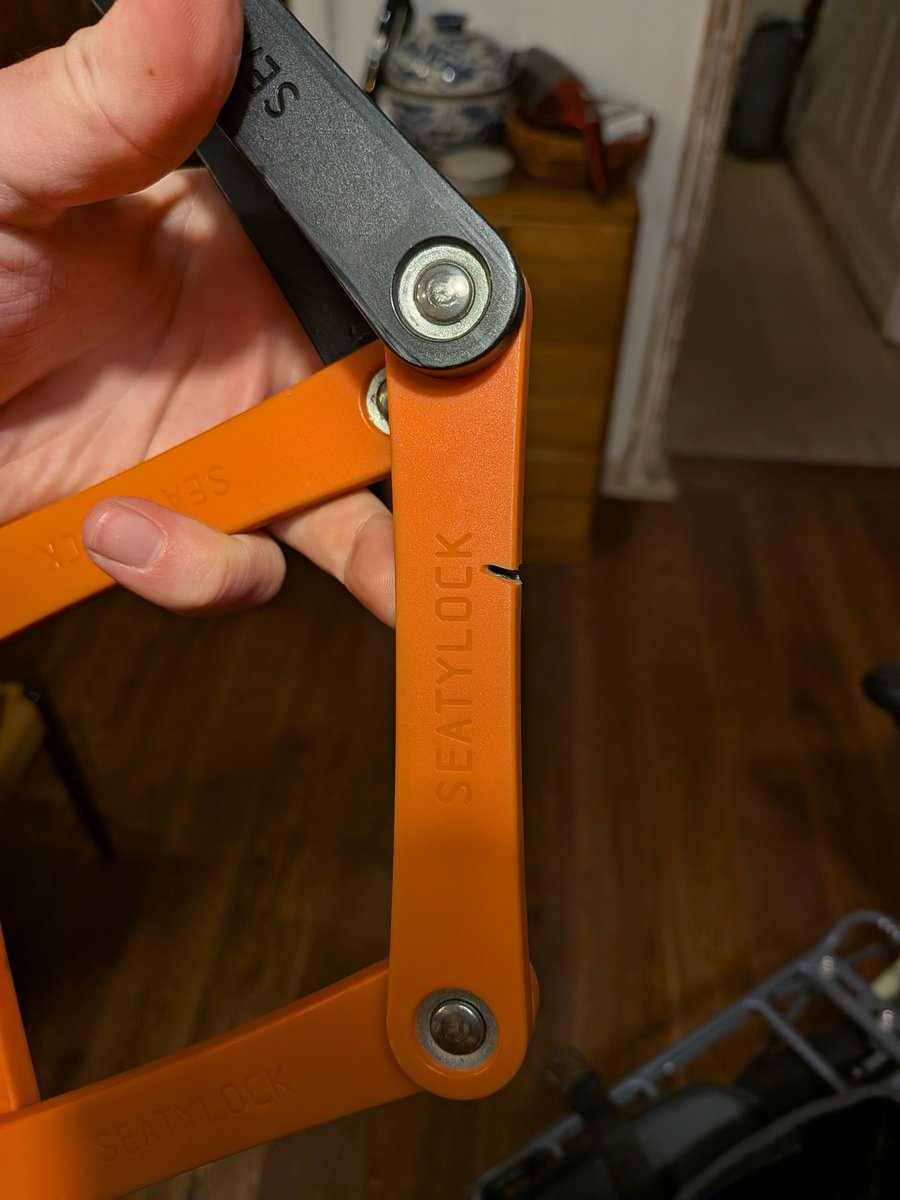 thomasforth's tweet image. Massive shout out to @SeatyLock --- I don&apos;t know when or where, but sometime recently someone pretty well equipped tried to steal my bike, obviously, and gave up barely a fifth of the way through. Their products are fantastic innovations in locks, and now proven in battle.