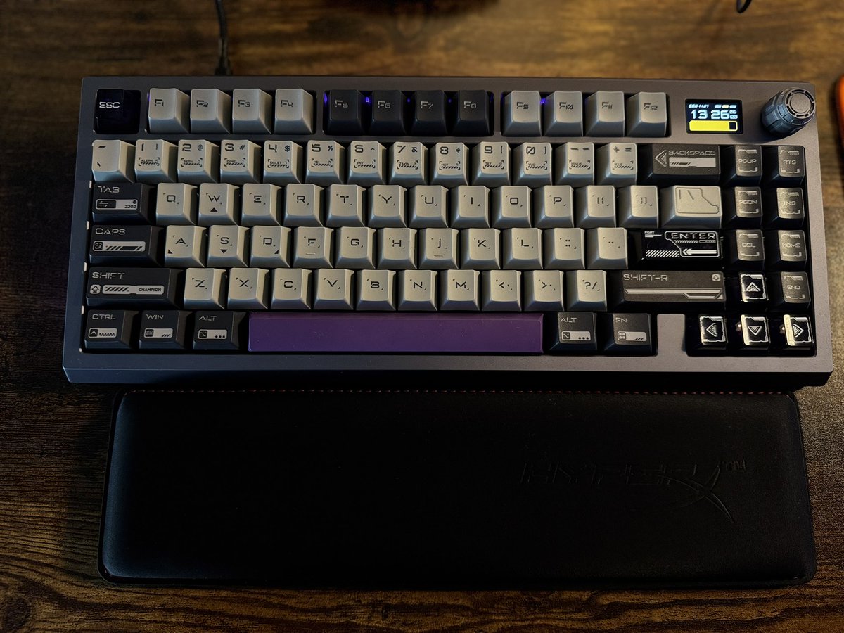 ch2pter's tweet image. honestly one of the best boards i’ve actually gotten. 8k polling. all the goodies and sounds amazing stock. the performance is insane. might main this over my wooting! 

cons: web software and manual is mainly in chinese until you navigate to english.