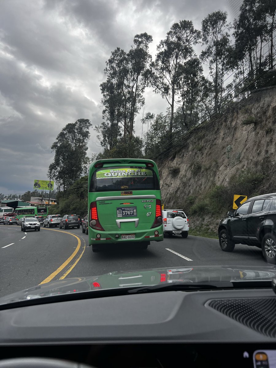 danielherrj's tweet photo. @AMT_Quito Carril izquierdo, favor multar placa PAC8673 https://t.co/eUU4eQ3Imf