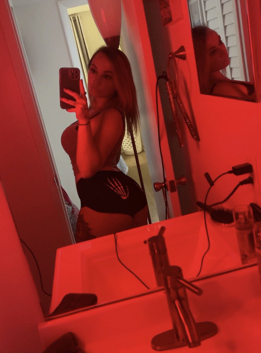 MessarchK's tweet image. 🥵 Hi 👋 there