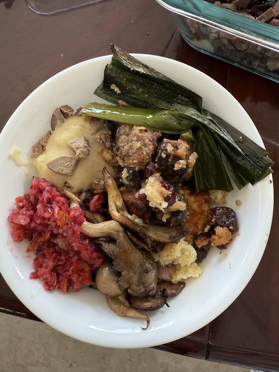 eugelin06's tweet photo. Happy thanksgiving!

#nephbbq https://t.co/iiKoPbMjEw