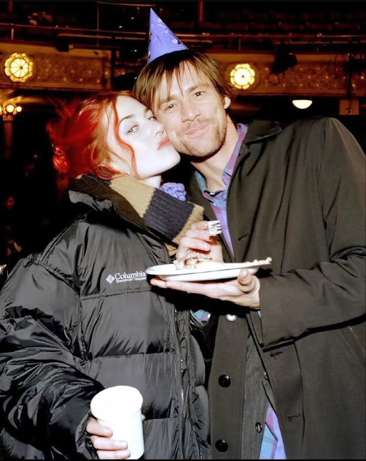 CinemaScene404's tweet photo. Kate Winslet and Jim Carrey on the set of Eternal Sunshine of the Spotless Mind (2004) https://t.co/GPz9bGCLPa