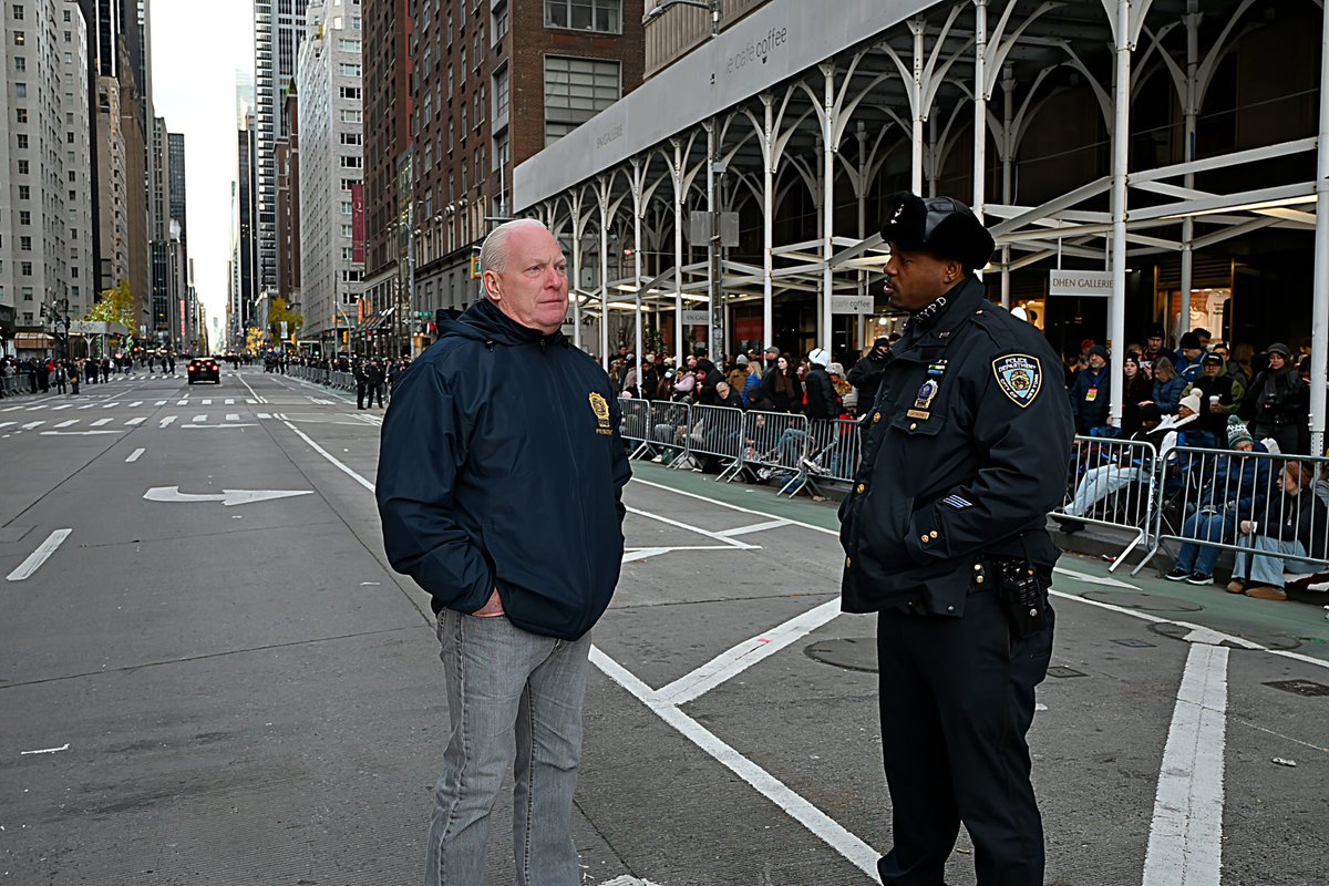 NYCPDDEA's tweet photo. Whether they were on horseback marching in the #Thanksgiving Day Parade or ensuring the safety of the thousands of people enjoying the morning, NYPD Detectives were doing it all — and DEA Board Officers were there to support every union member. #HappyThanksgiving! https://t.co/VMys71oegQ