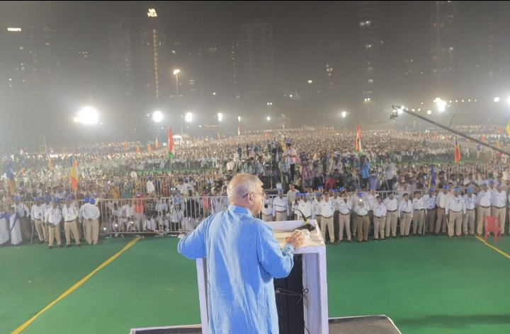 aaryan_speaksX's tweet image. आंबेडकर – सिर्फ़ नाम ही काफ़ी है 🔥💪🏻💙

यह भीड़ कोई BJP या #Congress वालों की तरह पैसे, दारू या मटन बाँटकर नहीं बुलाई थी।

यह संविधानवादी और आंबेडकरवादी हैं, जो सिर्फ़ आंबेडकर के नाम से आते हैं ।

कल भी आंबेडकर थे, और आज भी ~ #PrakashAmbedkar

#VBA #VBAForIndia #Mumbai #BJP