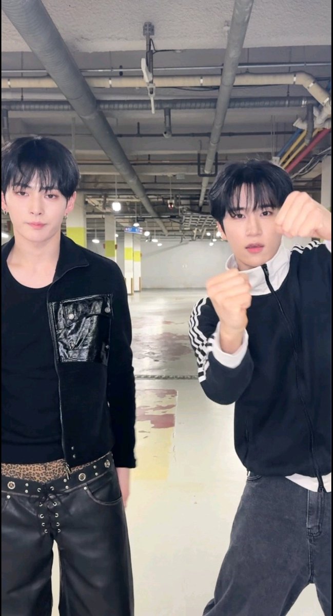 Lun8_Spain's tweet image. [🎥] 27112025

Vídeo del detrás de cámaras del Tik tok+ foto con #Junwoo y #Takuma. 

🔗vm.tiktok.com/ZNHTD6aCmuSRA-…
🔗vm.tiktok.com/ZNHTS867p1ssG-…

No olvides reaccionar a las publicaciones originales. 🩵

#LUN8 #루네이트 #준우 #타쿠마