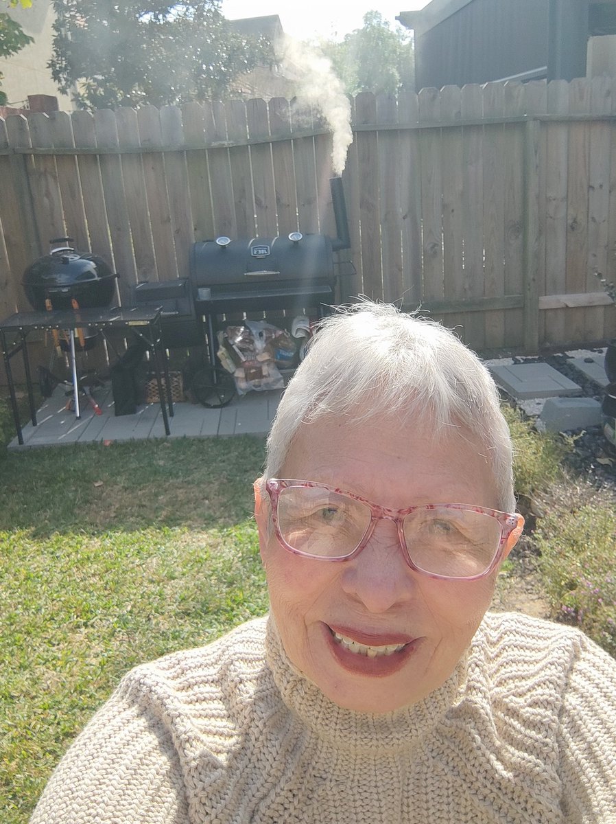 Desde Houston, con una baja temperatura, feliz Thanksgiving day para todos...el pavo está en el ahumador, al estilo Texas.🦃