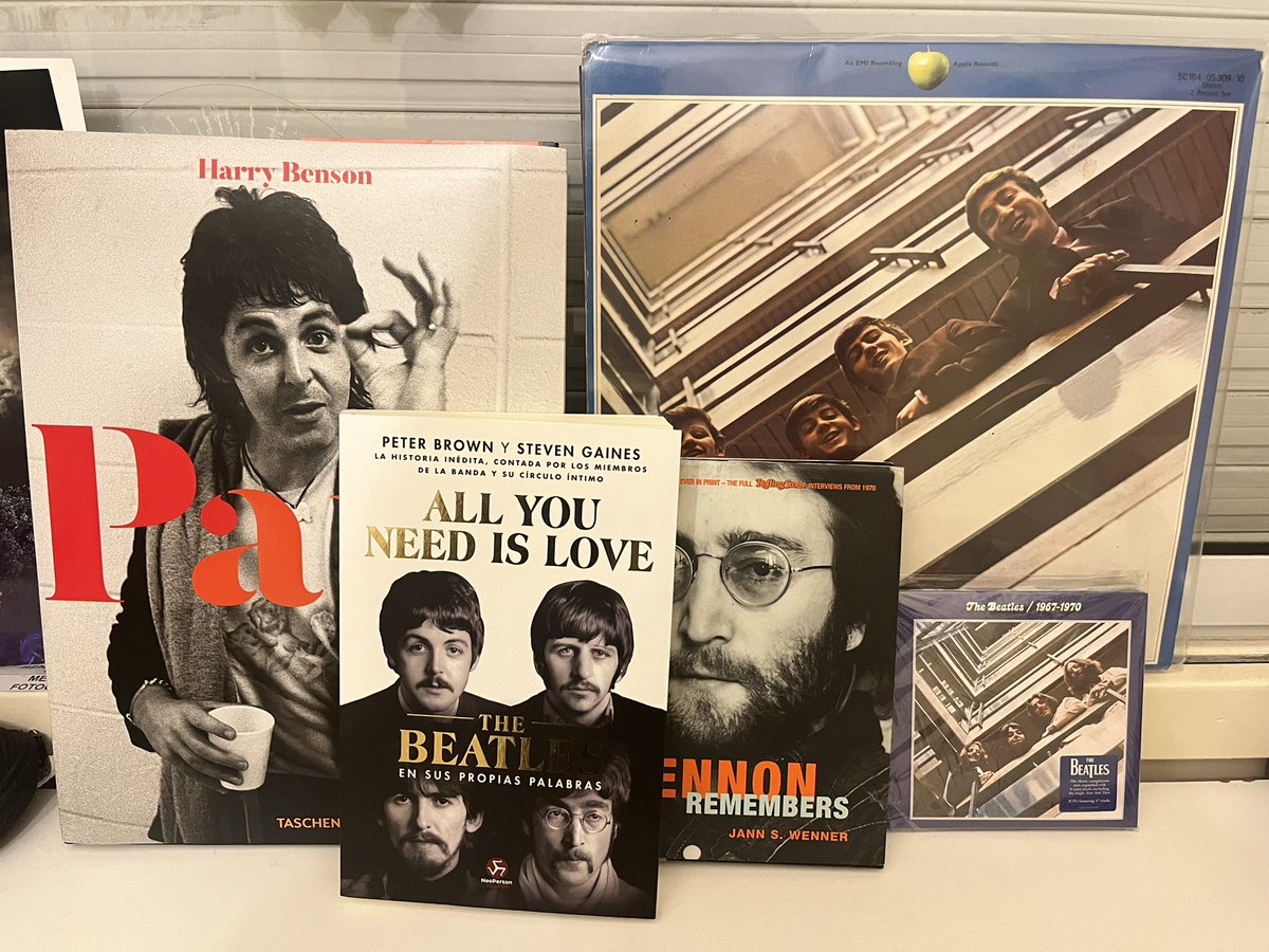 emoneum's tweet photo. se agrandó la colección de los beatles (siempre voy a comprar todo lo que sea de los beatles kjjj) https://t.co/Ac2ljjlhSw