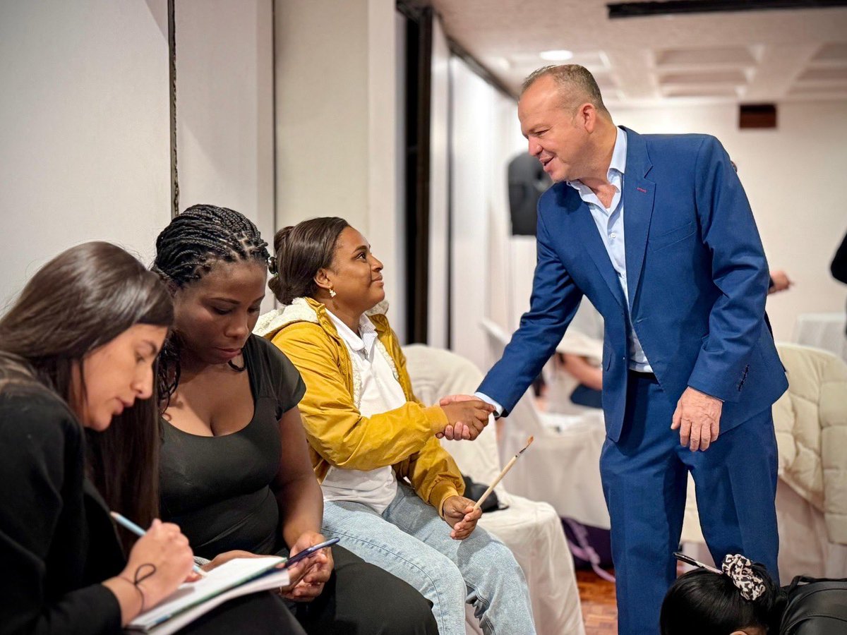 Antonioveira's tweet image. Hoy compartí un espacio muy especial con cuidadoras y cuidadores de más de 25 municipios, quienes llegaron a #Pasto con toda la disposición de fortalecer sus conocimientos y su manera de acompañar a nuestros adultos mayores. 

Desde el #PIC Departamental, seguimos llegando a los